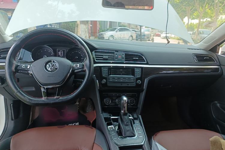 Used Volkswagen Lamando 2015 280TSI DSG Comfort Edition Center Console