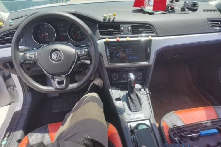 Used Volkswagen Lamando 2015 230TSI DSG Fashion Edition Center Console