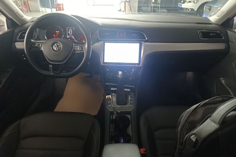 Used Volkswagen Lamando 2015 280TSI DSG Comfort Edition Center Console