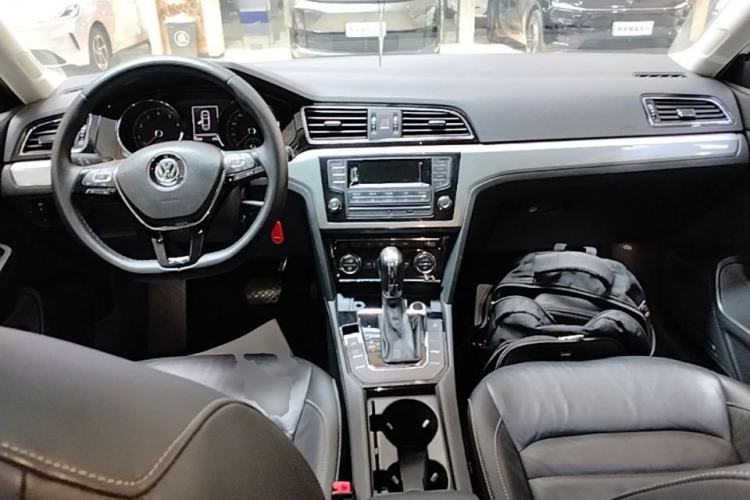 Used Volkswagen Lamando 2015 280TSI DSG Comfort Edition Center Console