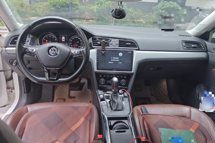 Used Volkswagen Lamando 2015 280TSI DSG Luxury Edition Center Console