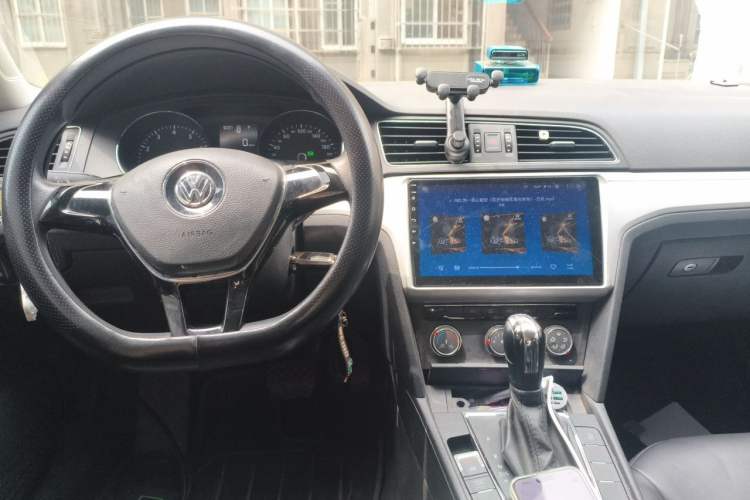 Used Volkswagen Lamando 2015 230TSI DSG Fashion Edition Center Console