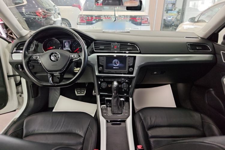 Used Volkswagen Lamando 2015 280TSI DSG Comfort Edition Center Console