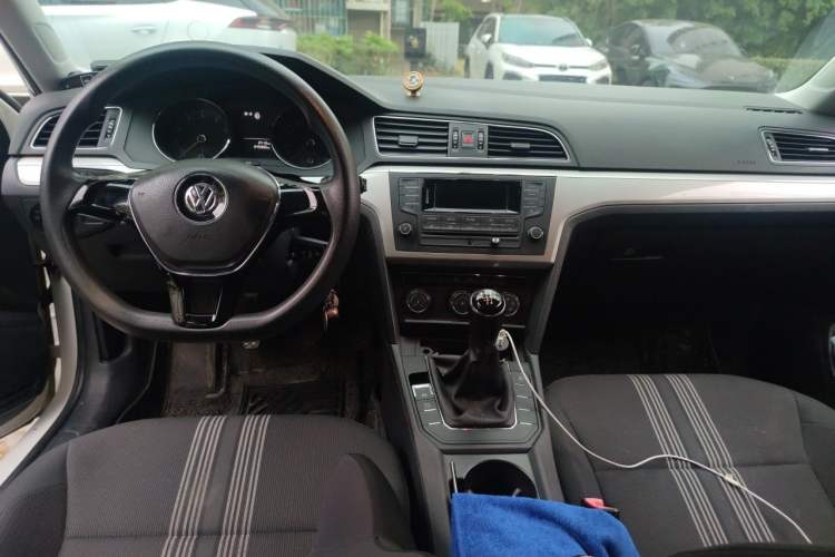 Used Volkswagen Lamando 2015 230TSI Manual Trend Edition Center Console