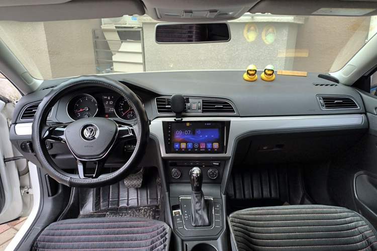 Used Volkswagen Lamando 2015 230TSI DSG Fashion Edition Center Console