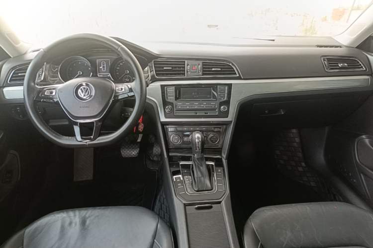 Used Volkswagen Lamando 2015 280TSI DSG Comfort Edition Center Console