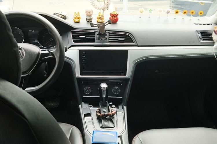 Used Volkswagen Lamando 2015 230TSI DSG Fashion Edition Center Console