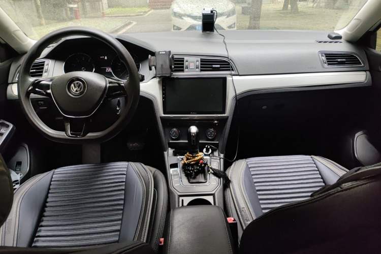 Used Volkswagen Lamando 2015 230TSI DSG Fashion Edition Center Console
