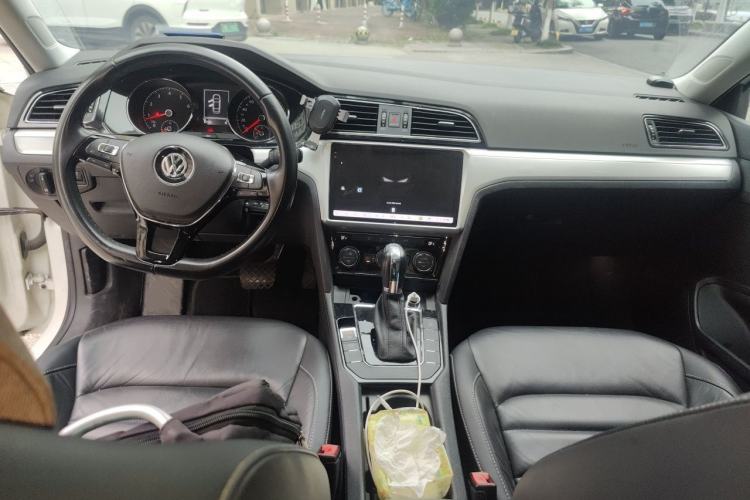 Used Volkswagen Lamando 2015 280TSI DSG Comfort Edition Center Console