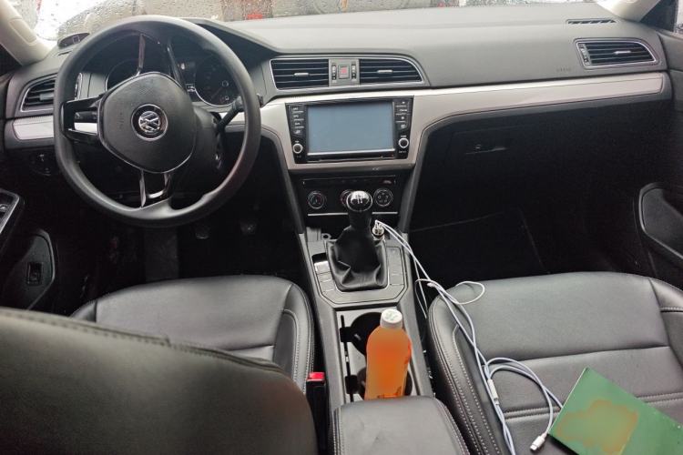 Used Volkswagen Lamando 2015 230TSI Manual Trend Edition Center Console