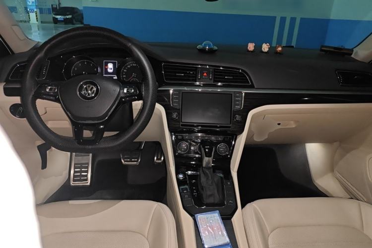 Used Volkswagen Lamando 2015 280TSI DSG Luxury Edition Center Console