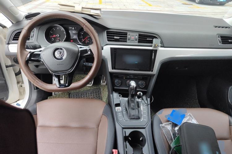 Used Volkswagen Lamando 2015 230TSI DSG Fashion Edition Center Console
