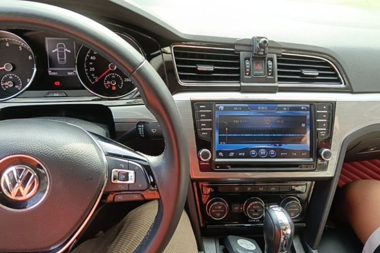 Used Volkswagen Lamando 2015 280TSI DSG Comfort Edition Center Console