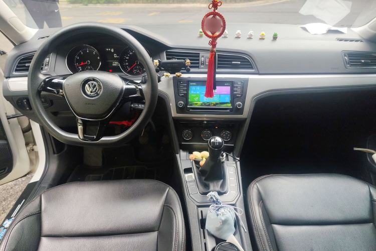 Used Volkswagen Lamando 2015 230TSI Manual Trend Edition Center Console
