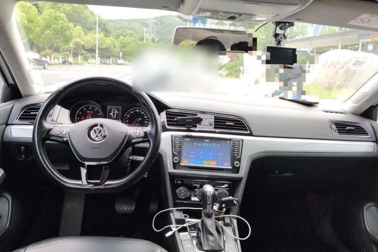 Used Volkswagen Lamando 2015 330TSI DSG Comfort Edition Center Console