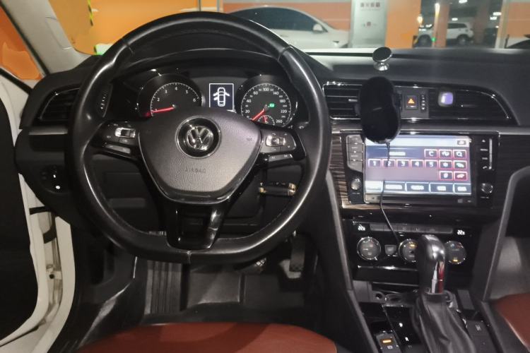 Used Volkswagen Lamando 2015 280TSI DSG Comfort Edition Center Console