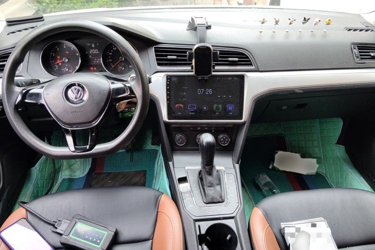 Used Volkswagen Lamando 2015 230TSI DSG Fashion Edition Center Console