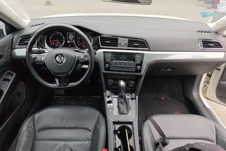 Used Volkswagen Lamando 2015 280TSI DSG Comfort Edition Center Console