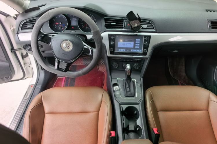 Used Volkswagen Lamando 2015 230TSI DSG Fashion Edition Center Console