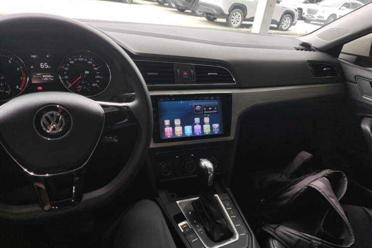 Used Volkswagen Lamando 2015 230TSI DSG Fashion Edition Center Console