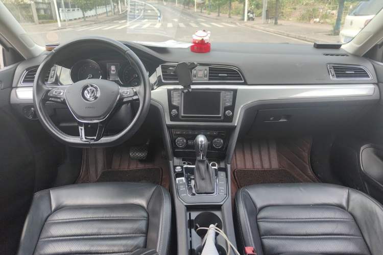 Used Volkswagen Lamando 2015 280TSI DSG Luxury Edition Center Console