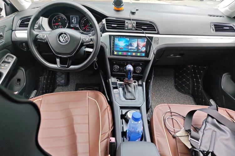 Used Volkswagen Lamando 2015 280TSI DSG Comfort Edition Center Console