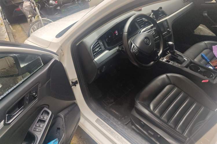 Used Volkswagen Lamando 2015 330TSI DSG Luxury Edition Driver Seat