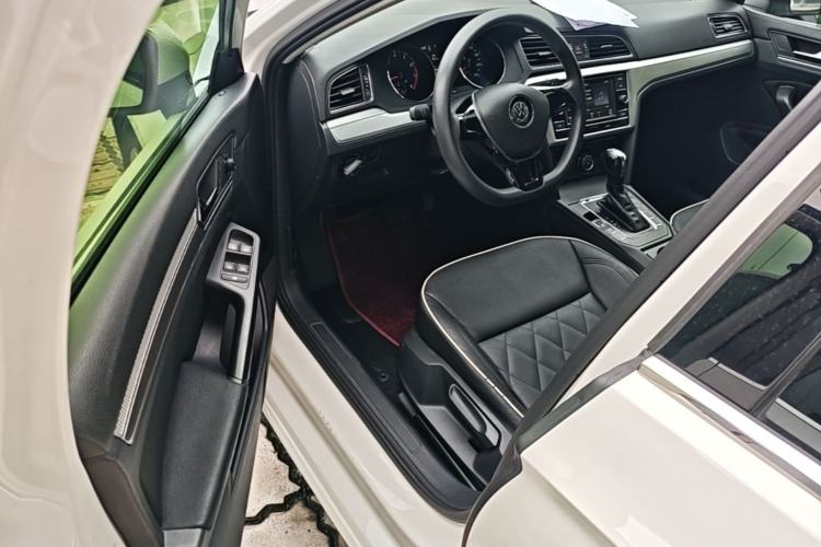 Used Volkswagen Lamando 2015 230TSI DSG Fashion Edition Driver Seat
