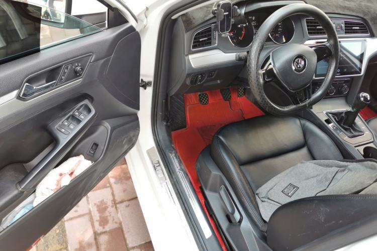 Used Volkswagen Lamando 2015 230TSI Manual Trend Edition Driver Seat