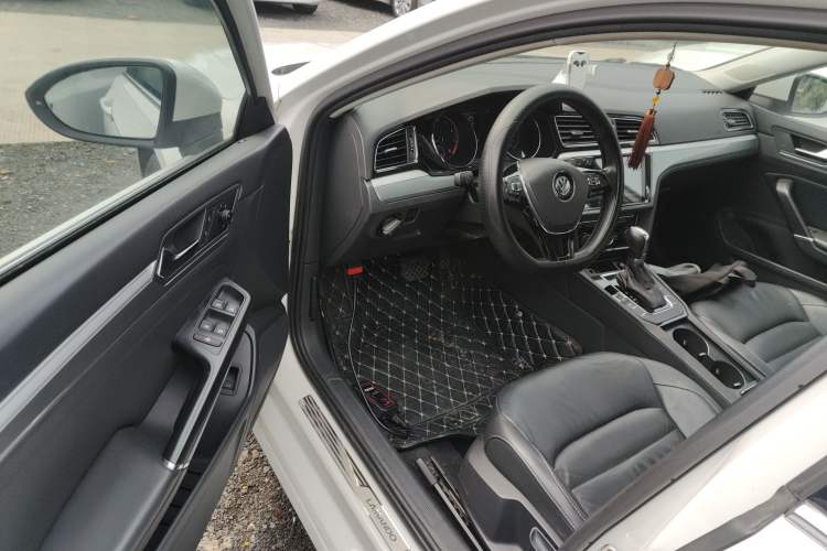Used Volkswagen Lamando 2015 330TSI DSG Comfort Edition Driver Seat