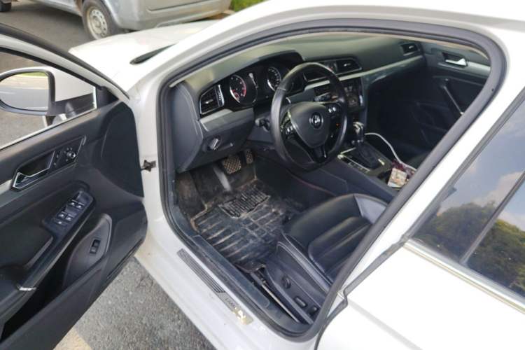 Used Volkswagen Lamando 2015 330TSI DSG Luxury Edition Driver Seat