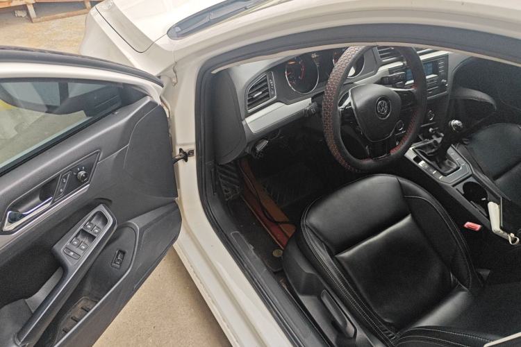 Used Volkswagen Lamando 2015 230TSI Manual Trend Edition Driver Seat