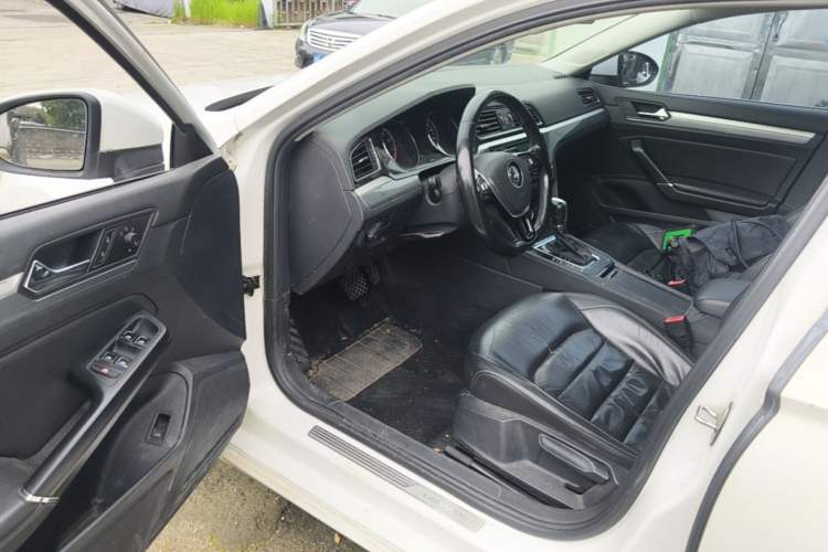 Used Volkswagen Lamando 2015 280TSI DSG Comfort Edition Driver Seat