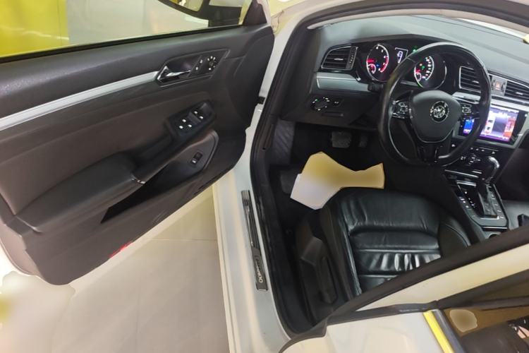Used Volkswagen Lamando 2015 280TSI DSG Comfort Edition Driver Seat