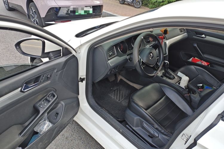 Used Volkswagen Lamando 2015 230TSI DSG Fashion Edition Driver Seat