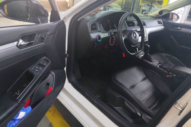 Used Volkswagen Lamando 2015 230TSI DSG Fashion Edition Driver Seat