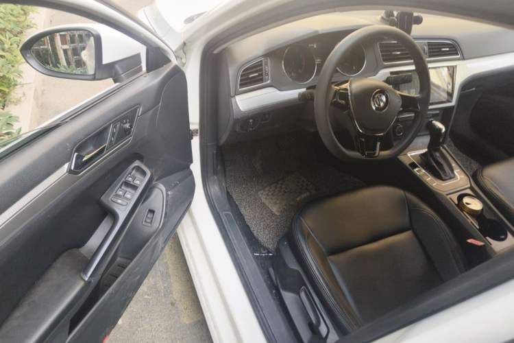 Used Volkswagen Lamando 2015 230TSI DSG Fashion Edition Driver Seat