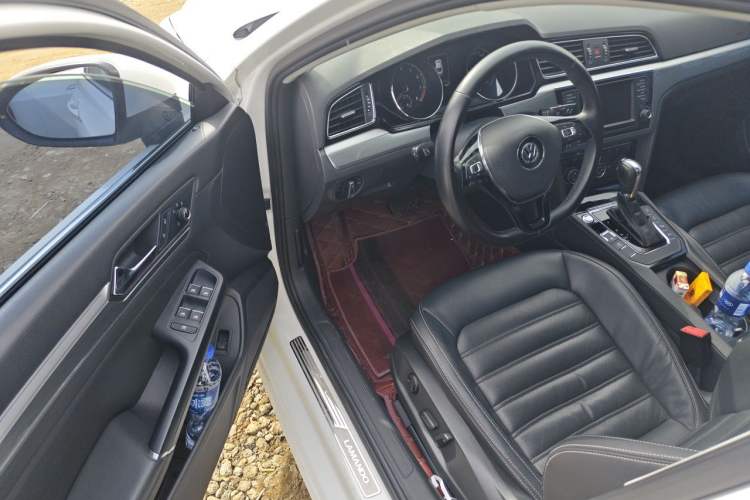 Used Volkswagen Lamando 2015 330TSI DSG Luxury Edition Driver Seat