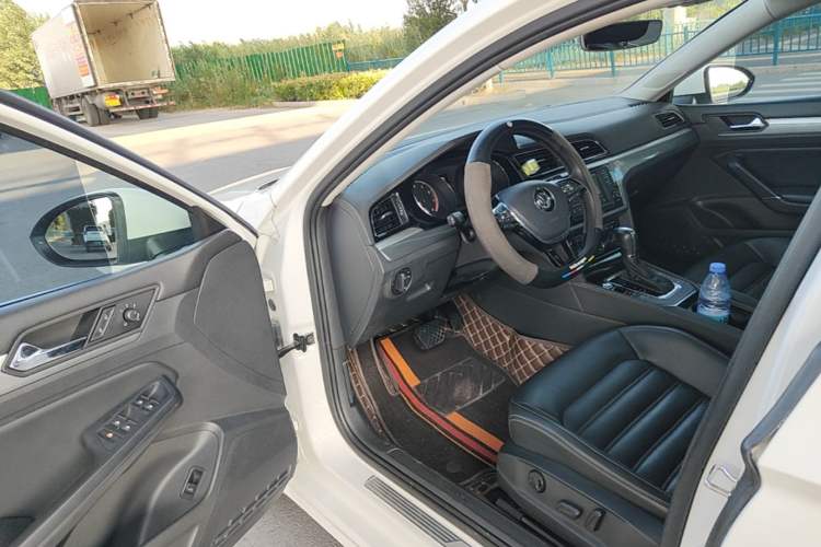 Used Volkswagen Lamando 2015 330TSI DSG Luxury Edition Driver Seat