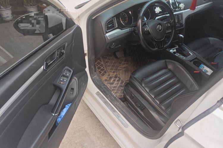 Used Volkswagen Lamando 2015 330TSI DSG Luxury Edition Driver Seat