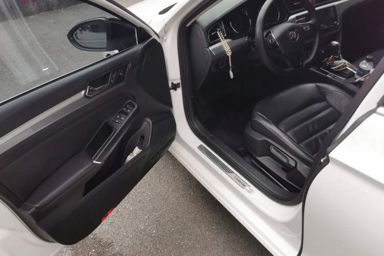 Used Volkswagen Lamando 2015 280TSI DSG Comfort Edition Driver Seat