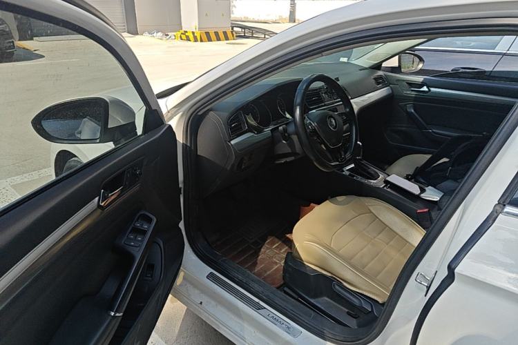 Used Volkswagen Lamando 2015 280TSI DSG Comfort Edition Driver Seat
