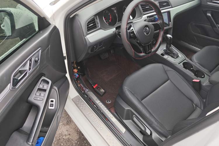 Used Volkswagen Lamando 2015 230TSI DSG Fashion Edition Driver Seat