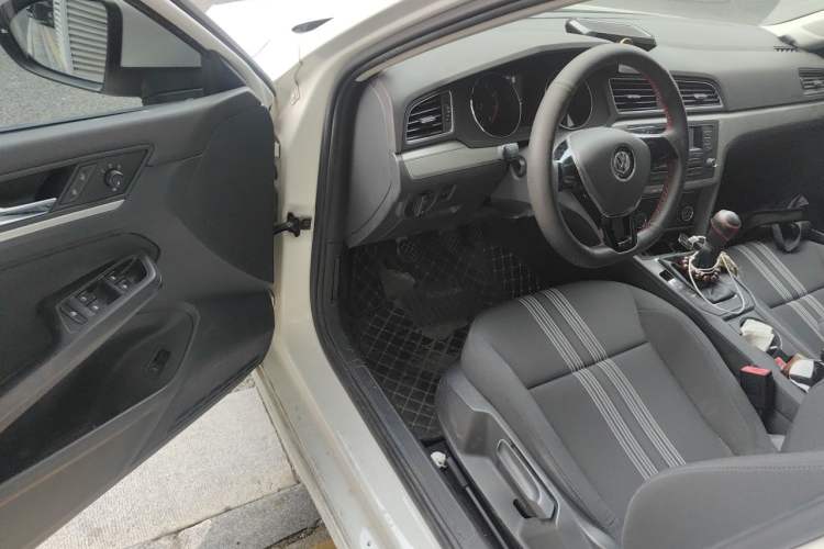 Used Volkswagen Lamando 2015 230TSI Manual Trend Edition Driver Seat