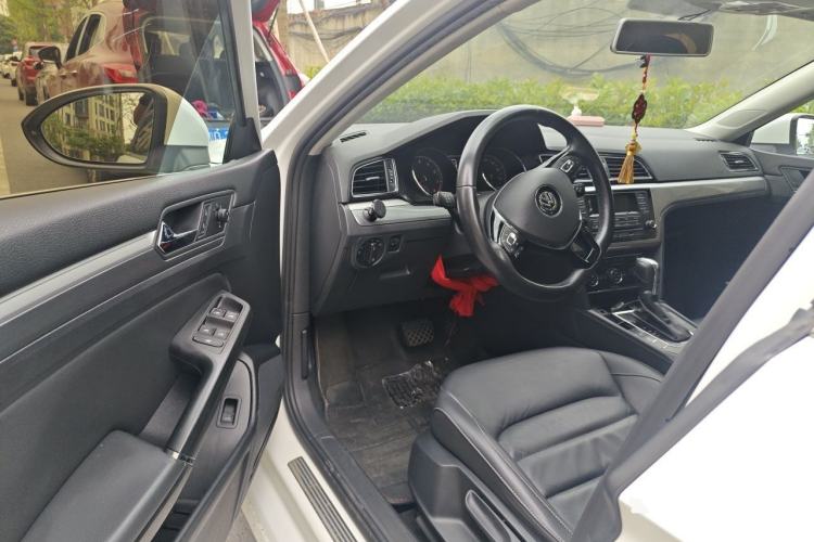 Used Volkswagen Lamando 2015 280TSI DSG Comfort Edition Driver Seat
