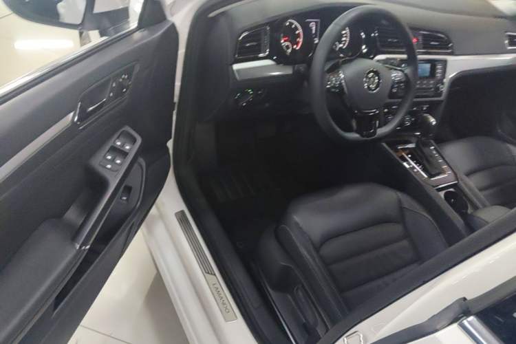 Used Volkswagen Lamando 2015 330TSI DSG Comfort Edition Driver Seat