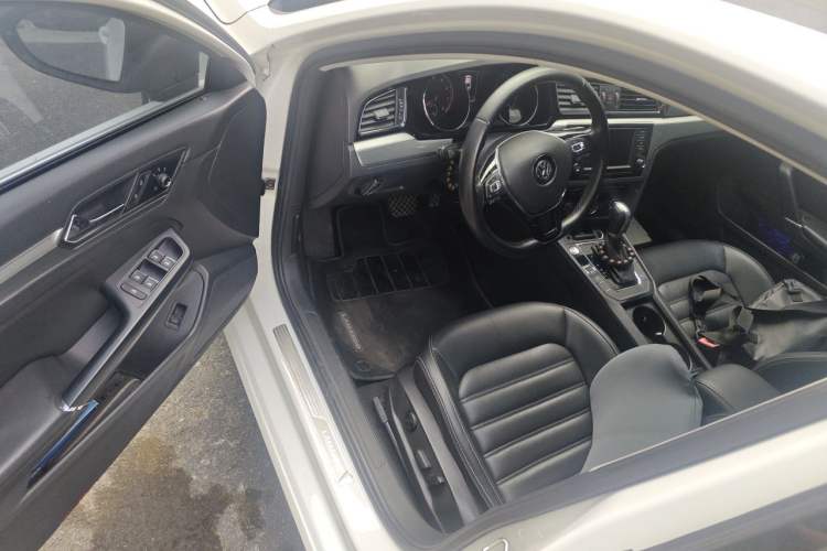 Used Volkswagen Lamando 2015 280TSI DSG Luxury Edition Driver Seat
