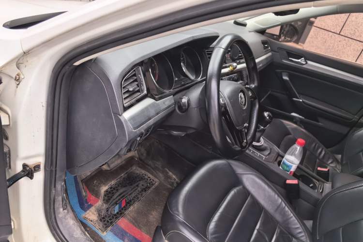 Used Volkswagen Lamando 2015 280TSI Manual Comfort Edition Driver Seat