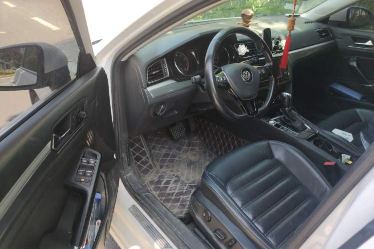 Used Volkswagen Lamando 2015 330TSI DSG Luxury Edition Driver Seat
