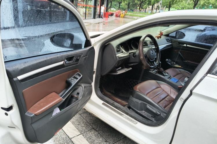 Used Volkswagen Lamando 2015 280TSI DSG Comfort Edition Driver Seat